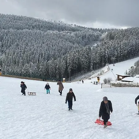 An Der Erlebniskappe Mit Fahrradkeller *